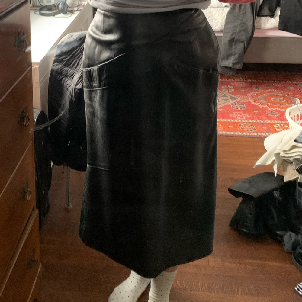 Elegant Black Leather Skirt - side slit
